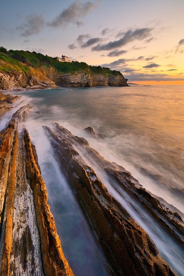 Livre La corniche basque se révèle